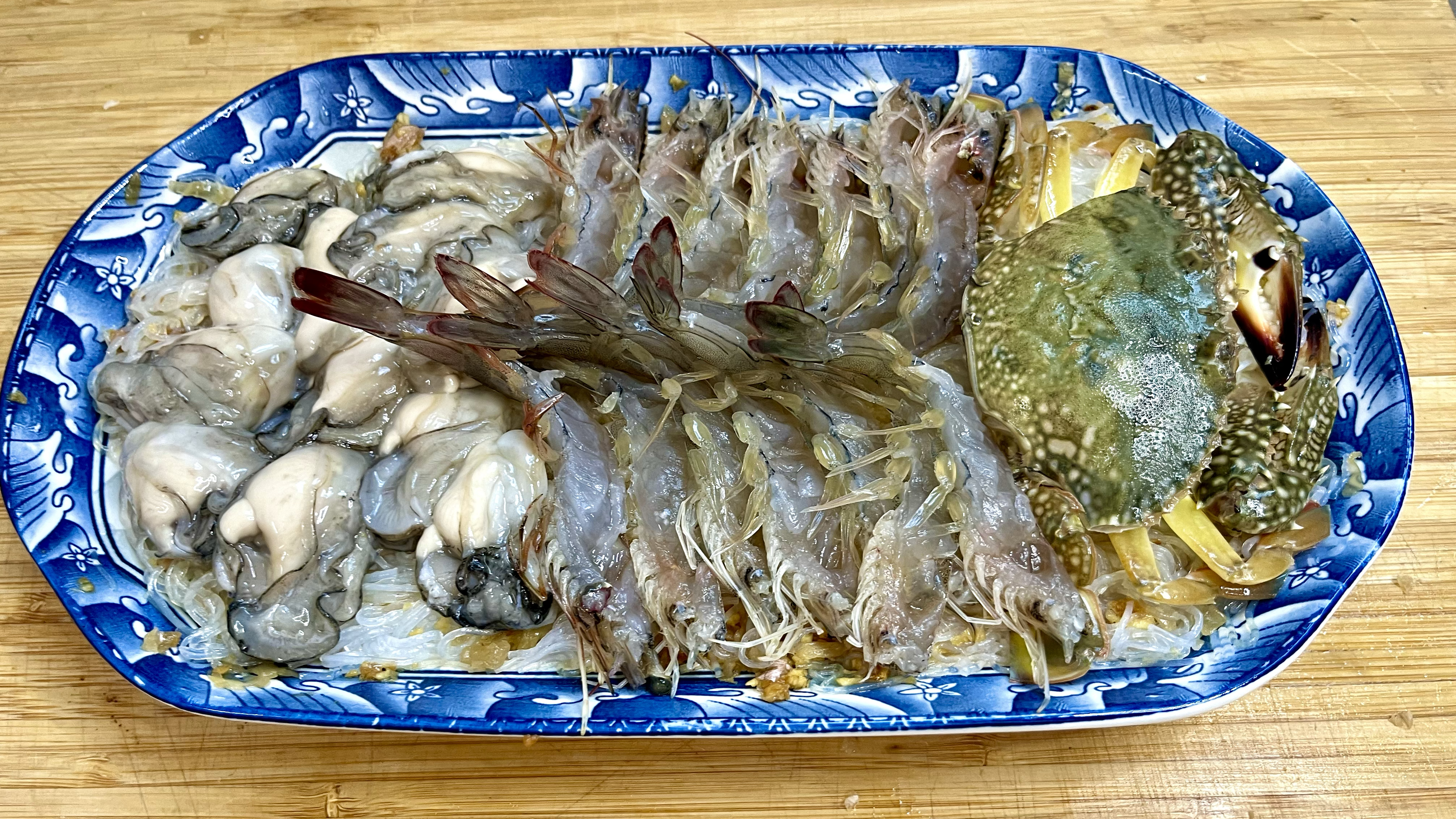 现在蟹,虾,生蚝正当时,广东大厨教你蒜蓉蒸,鲜嫩