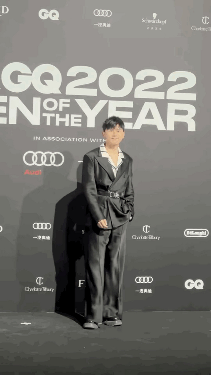 张杰这是真胖了,还是头发剪短的原因啊