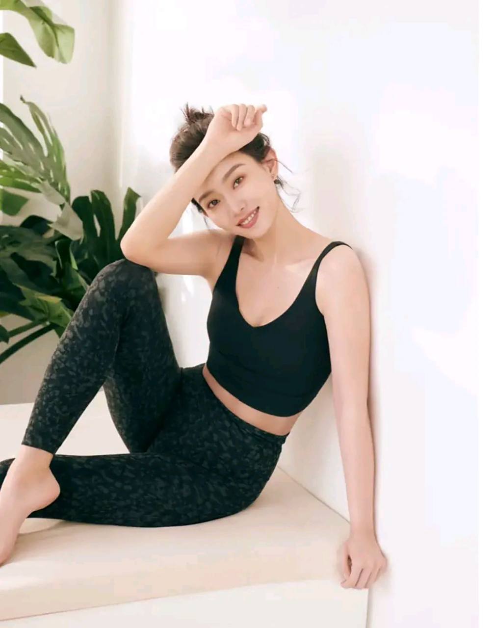 央视李七月瑜伽装和骑马服,野性美和温柔美##娱乐最前沿# #我要上热门