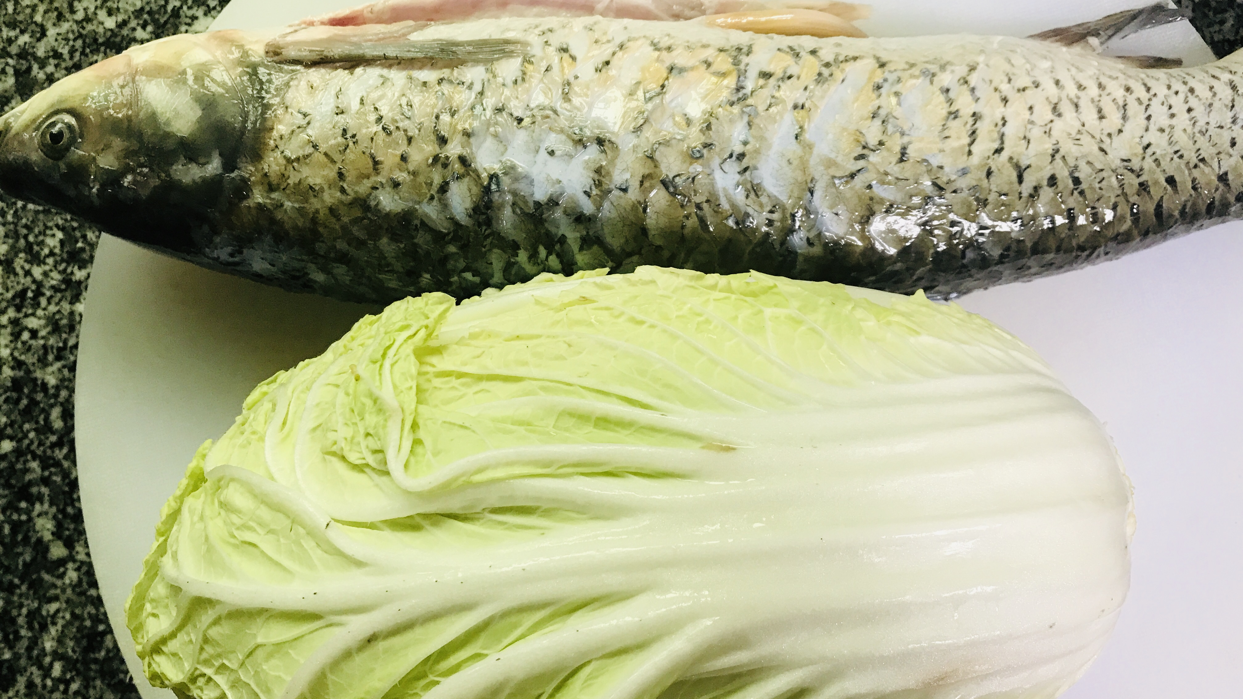 大白菜和草鱼以后就这样吃了,汤浓味美,营养丰富,清爽又解腻
