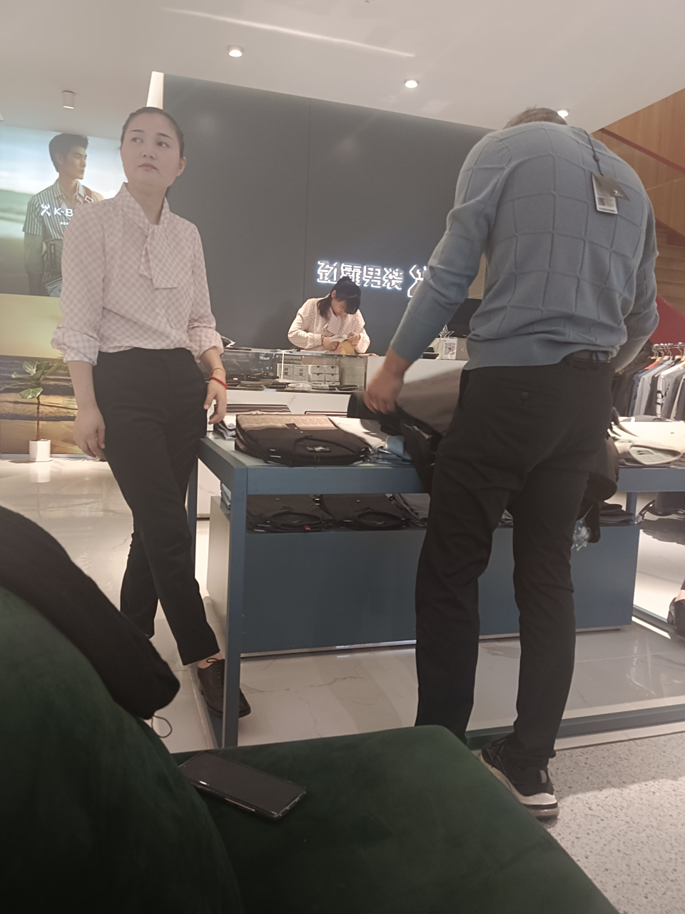 成功人士的包装盒,商务人士的选择.劲霸男装