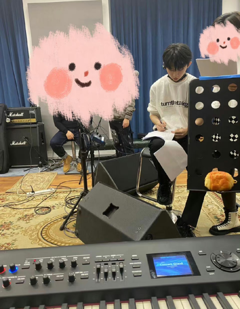 是认真工作的嘉祺宝宝啊!这是什么时间的图啊?