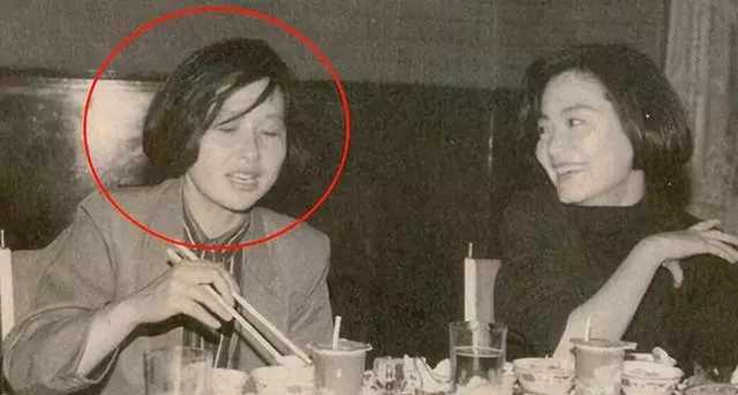 明明是一母所生,长相却天差地别,林青霞与姐姐.