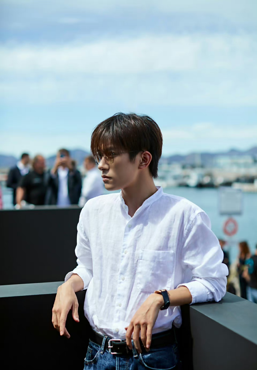 怎么可以这么好看#易烊千玺# #易烊千玺侧颜生图