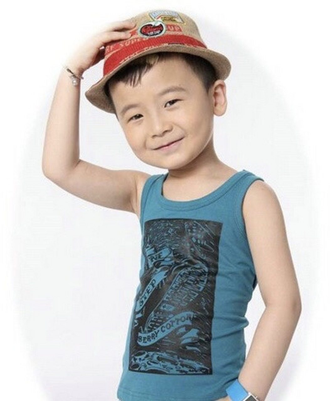 好多年没在电视上看到这个武东博了,没想到他都18岁了,以前总在综艺