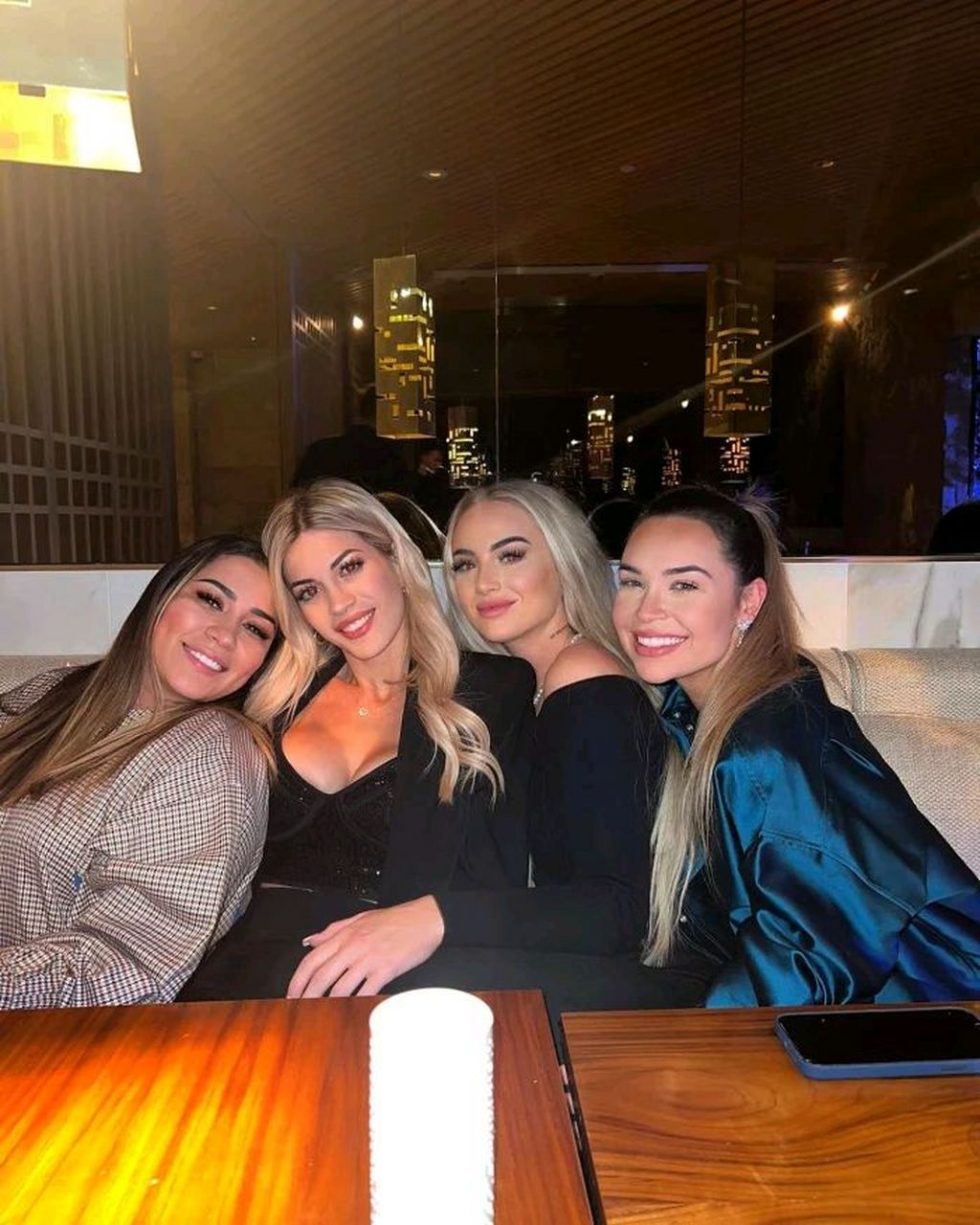 24岁的瑞士女足国脚阿丽莎-莱曼超越"瑞士天王"费德勒成为ins上粉丝数