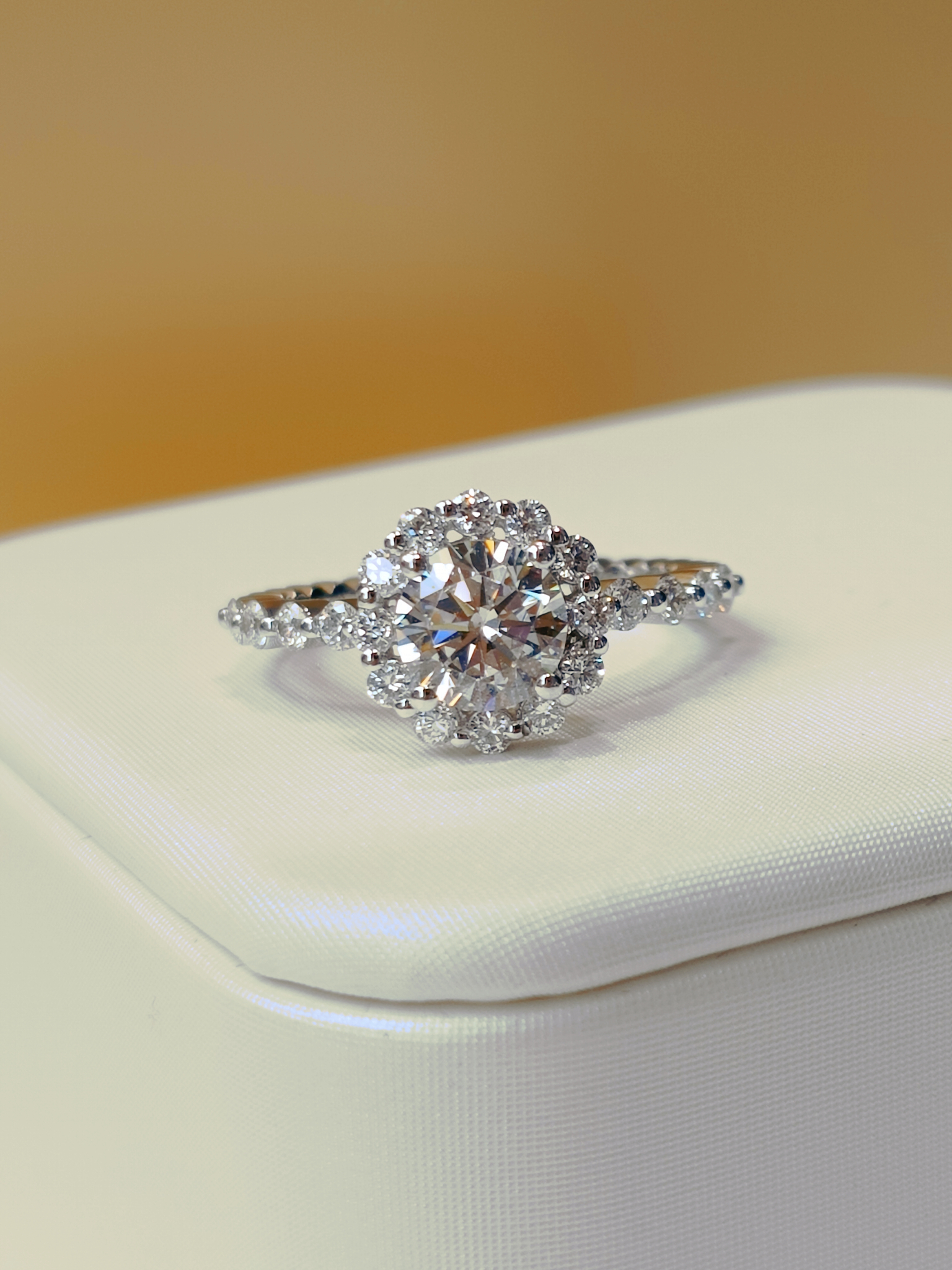 五月备婚必看15六款显大围镶钻戒