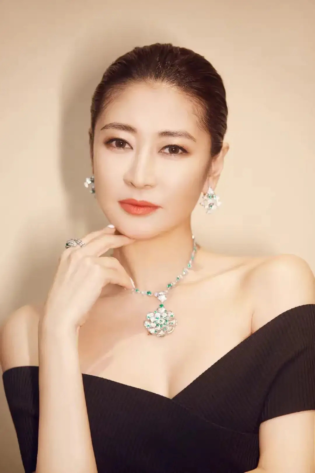 大美女梁静 身材高挑苗条,性感.@大嘴鸟娱乐的动态