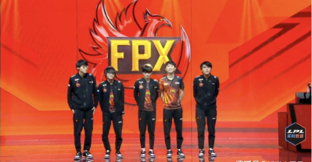 fpx早就有队内矛盾,小天为牛古力学语,牛古力摆脸色给人看