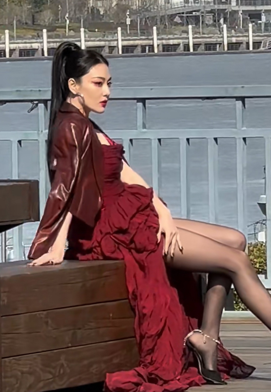 偶遇张馨怡街拍,真的好漂亮!