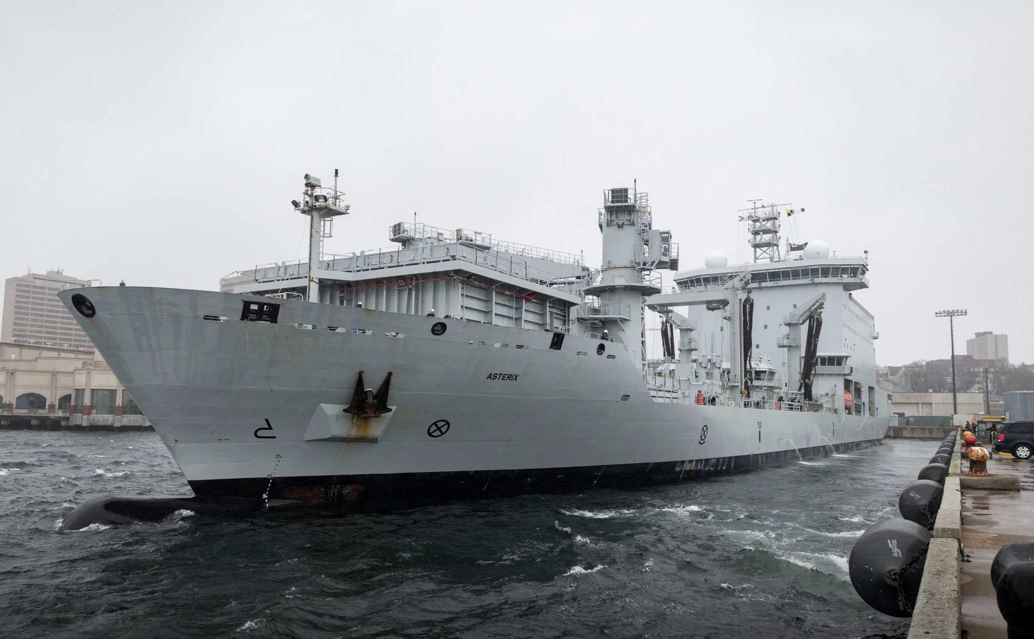 并由加拿大皇家海军向承包商租借使用