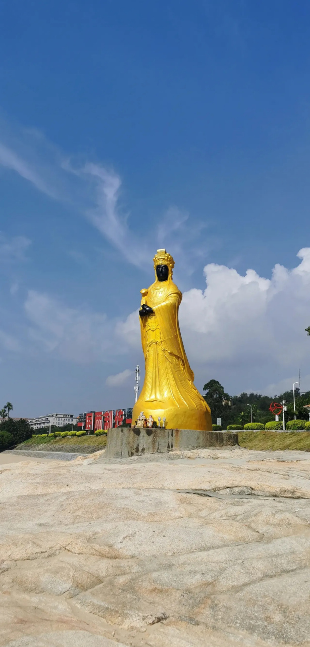 今天到了厦门,看到了妈祖像,哪位大神知道,妈祖像为啥黑脸啊?