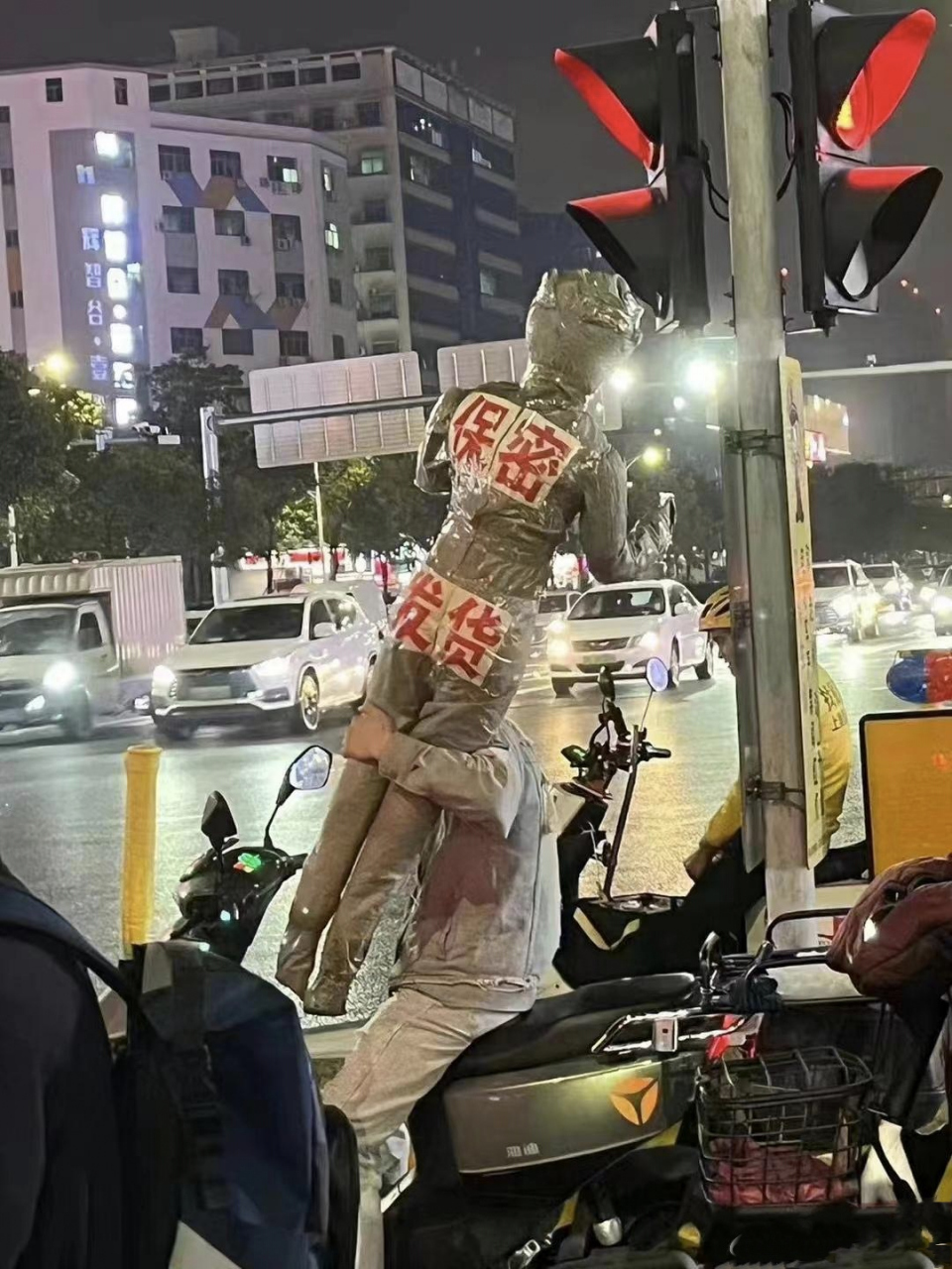 能想出这样发货的也是神人了.