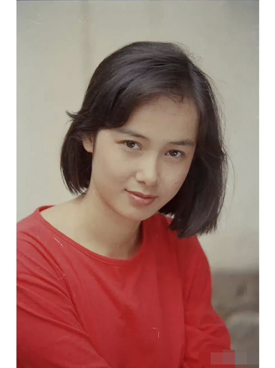 蒋雯丽年轻时的嘴唇很吸引人,她的嘴巴形状也很好看,唇型优美,厚薄