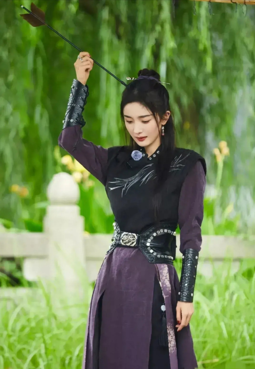 一组杨幂最新古装造型服饰搭配展示写真!展示杨幂良好装扮!