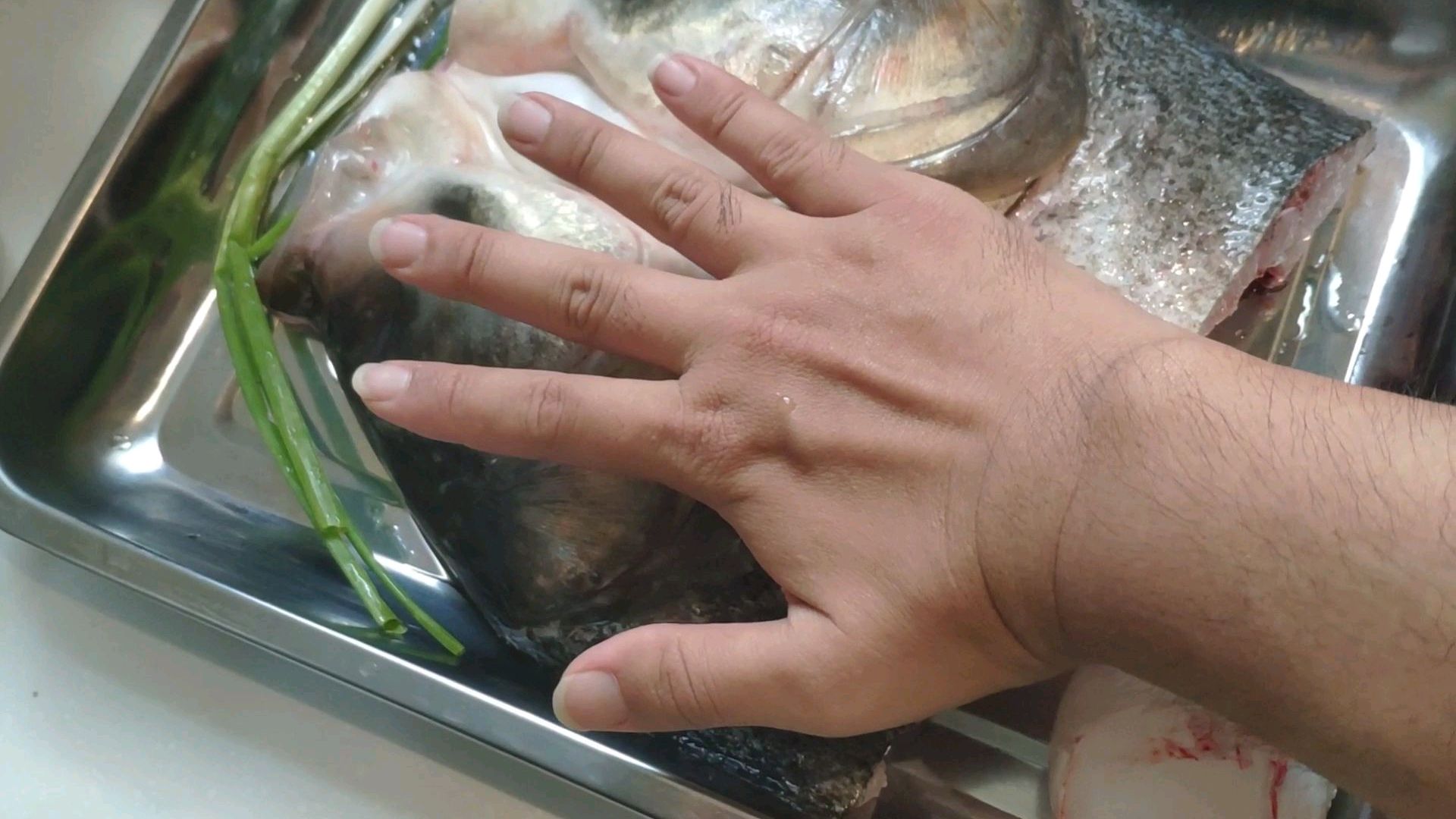 好久没做好吃的了,鱼头炖豆腐送上,客官请查收
