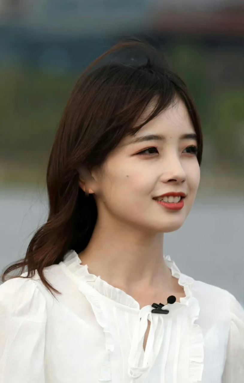 王冰冰为什么法令纹那么重,也那么好看?