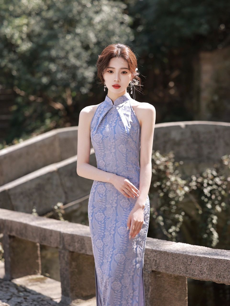 国风新中式旗袍美女,街头韵味拍照