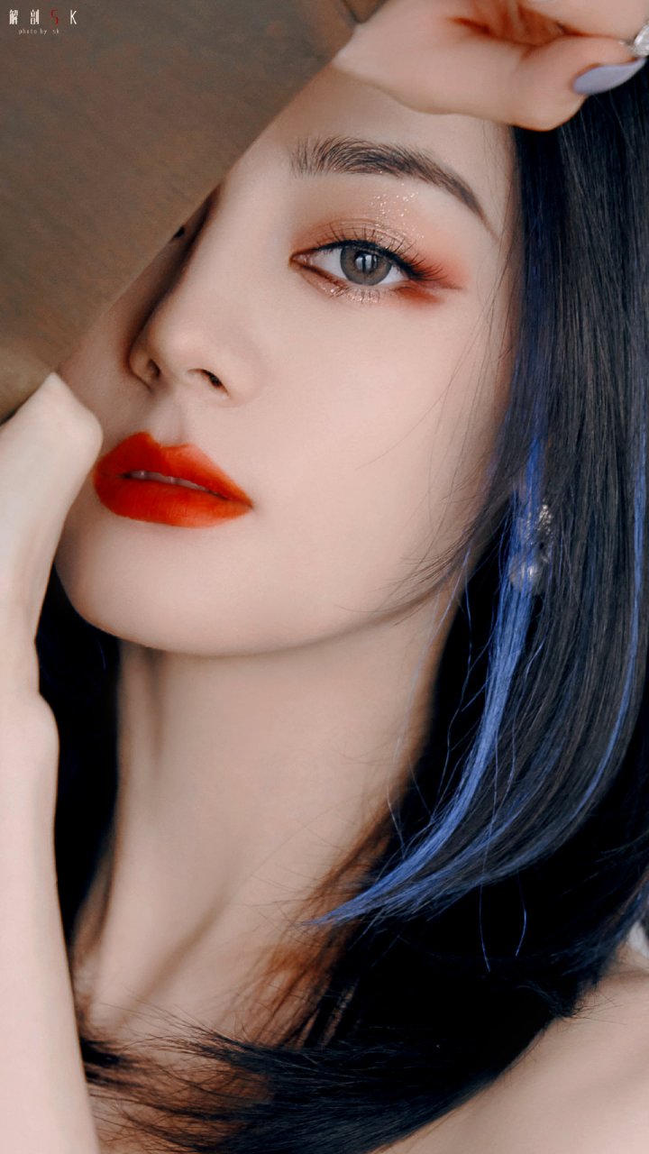 热巴[欧耶]口红借我一下呗～ 迪丽热巴这组妆容的口红色号真好看,是