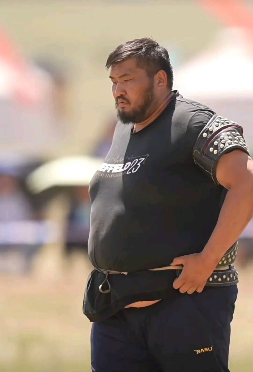 纯正的蒙古男人,太壮了.