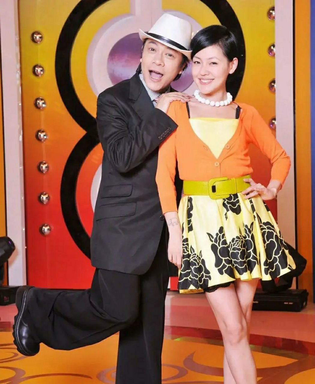 不仅有联系,而且关系还很好,否则,徐薇怎么会在大小s不方便站出来