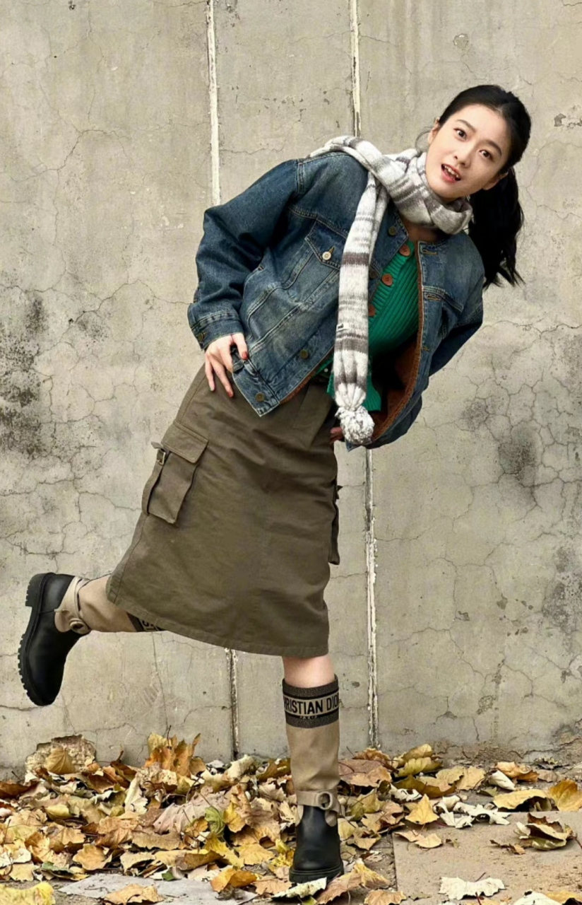 张雪迎晒近照,梳高马尾仿佛回到了她大学时期,阳光有活力,她的那碗