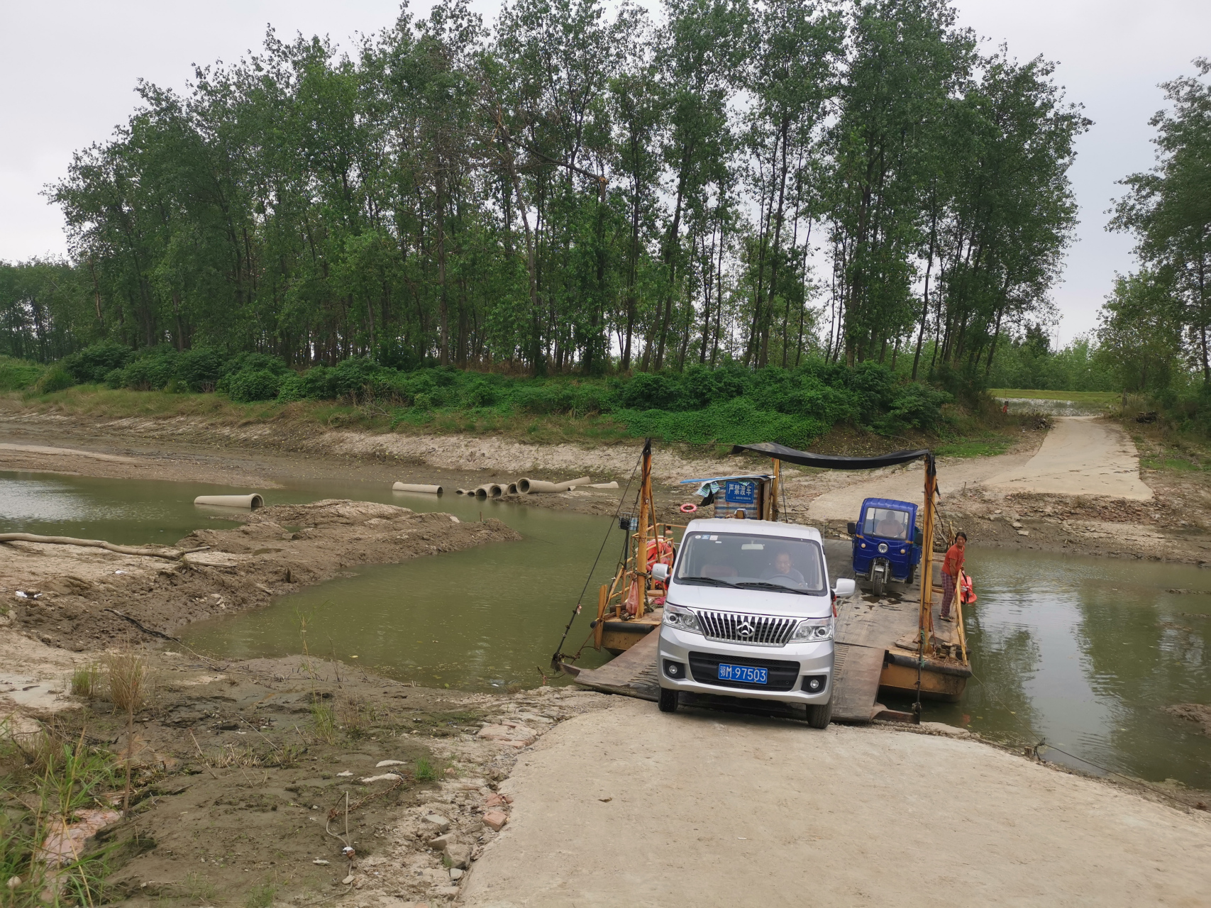 骑行仙桃东荆河大堤,渡口坐船,挺有趣的!