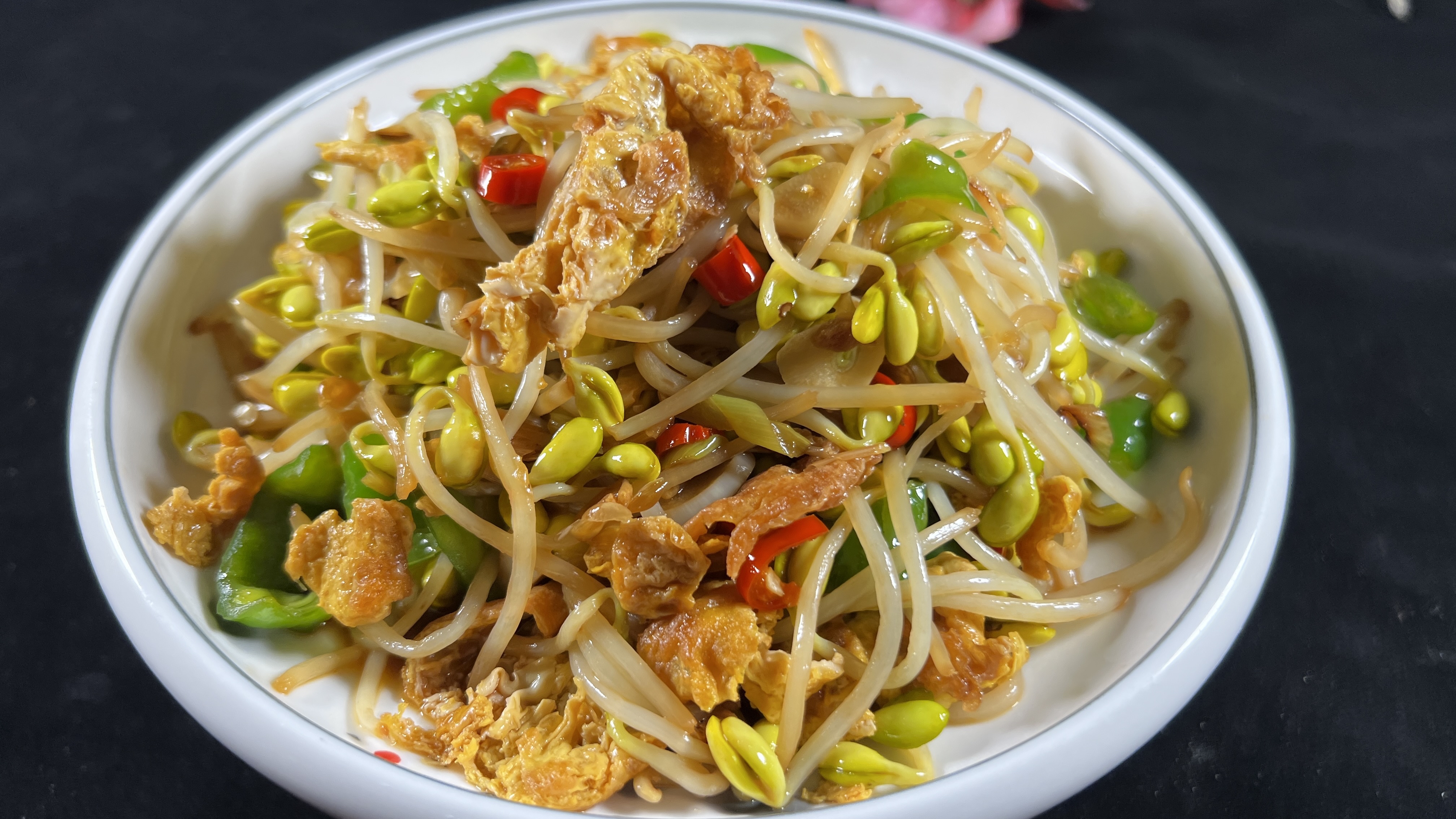 “黄豆芽炒鸡蛋”的家常做法,这样做鲜香味美,营养好吃又下饭