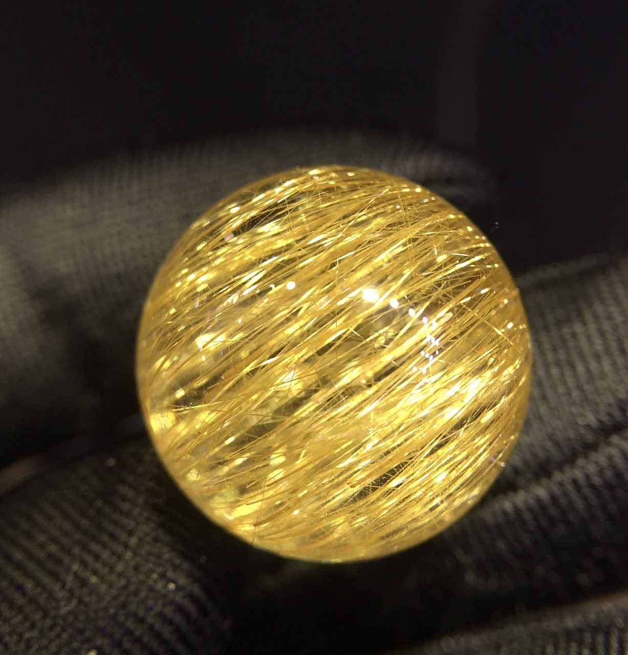 天然顺板钛晶发晶转运珠单珠 晶体干净,白体 金黄板钛,猫眼效应超强