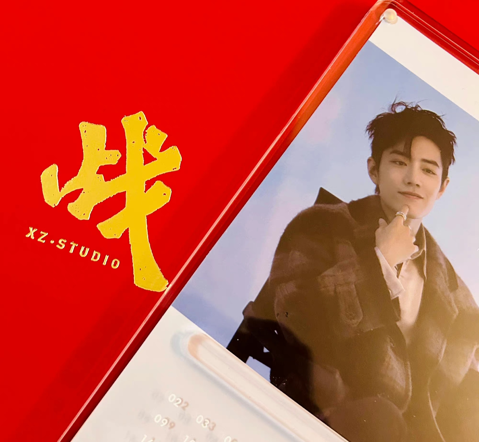 明星新年媒体礼盒心意满满,手握34个代言的肖战工作室尤为大方