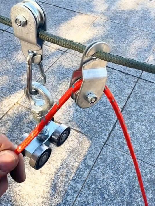 备上这个轴承大棚滑轮,干活就方便省力多了