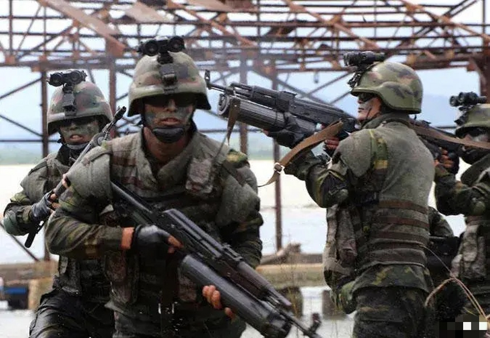 很神秘的朝鲜特种兵,看样子就知道战斗力爆表,单兵素质很高,完胜南韩