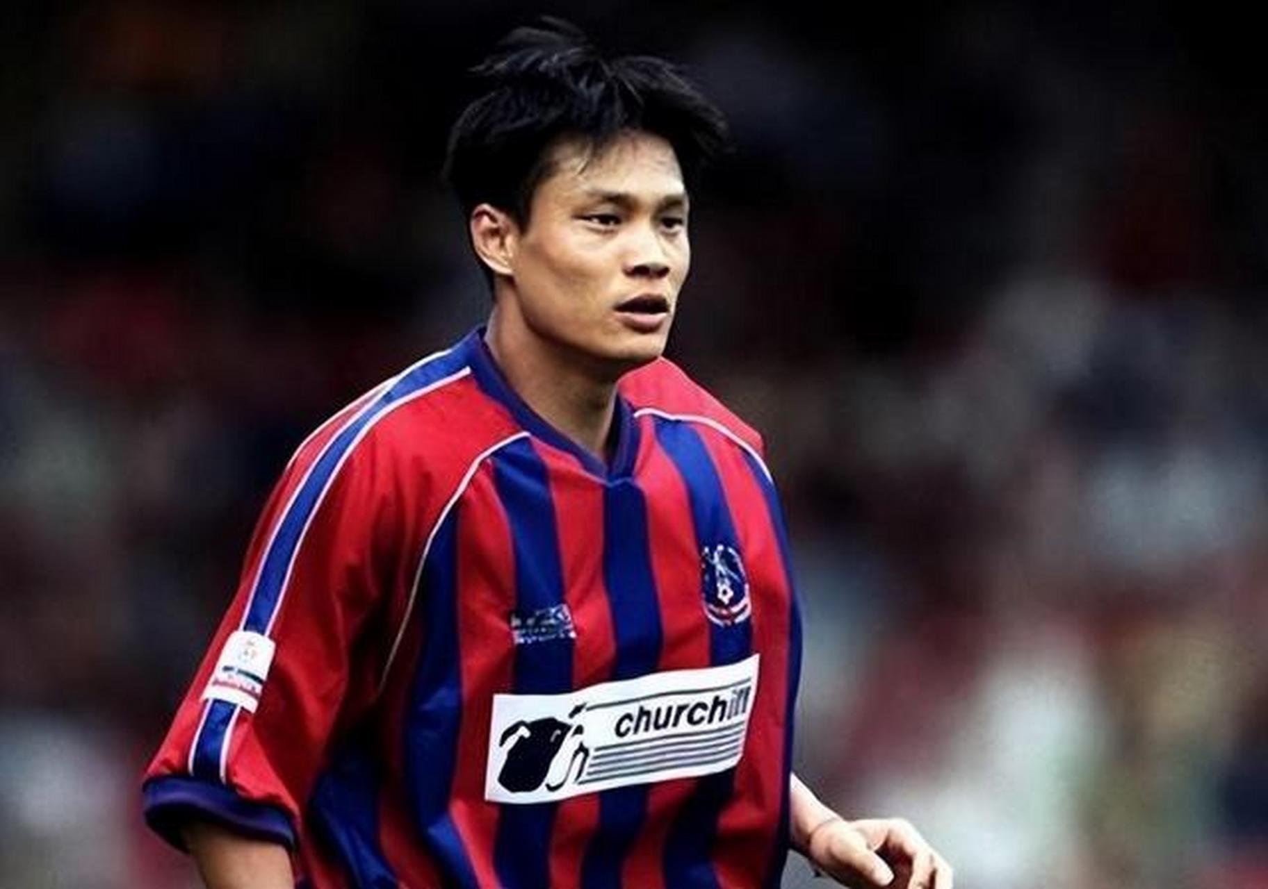 范志毅是中国职业足球运动员,曾是中国国家足球队队长,司职后卫,是