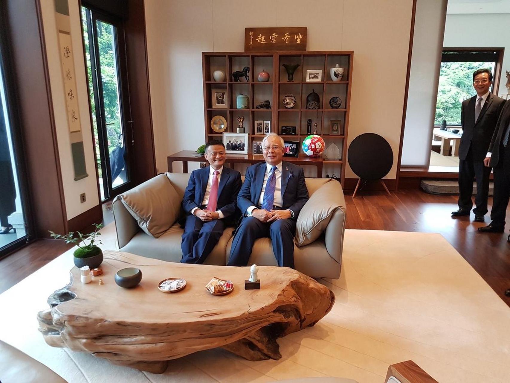 看看大佬们的办公室