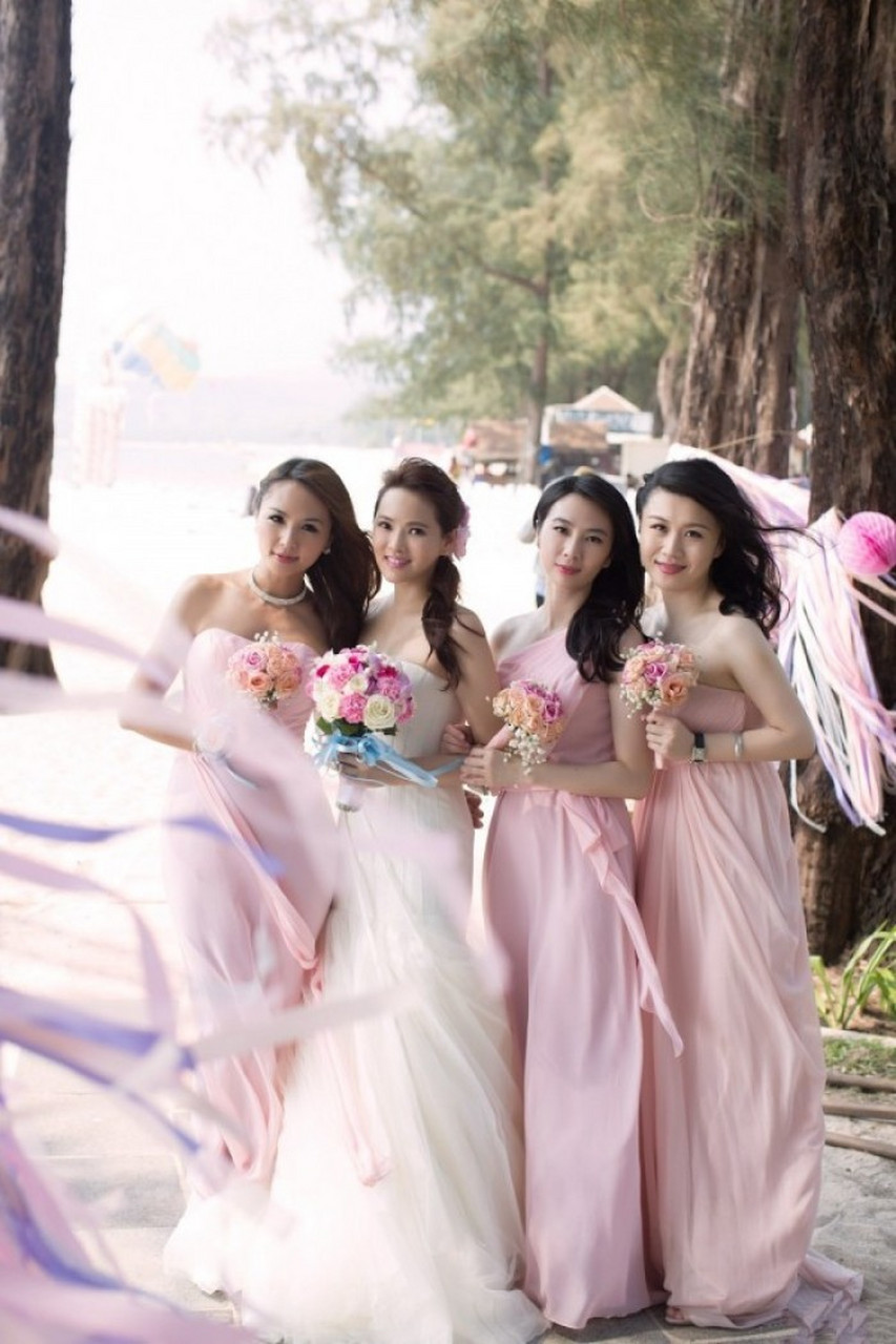 伊能静二婚能这么幸福从婚礼就能看出来了,她是风风光光嫁到了秦家,秦