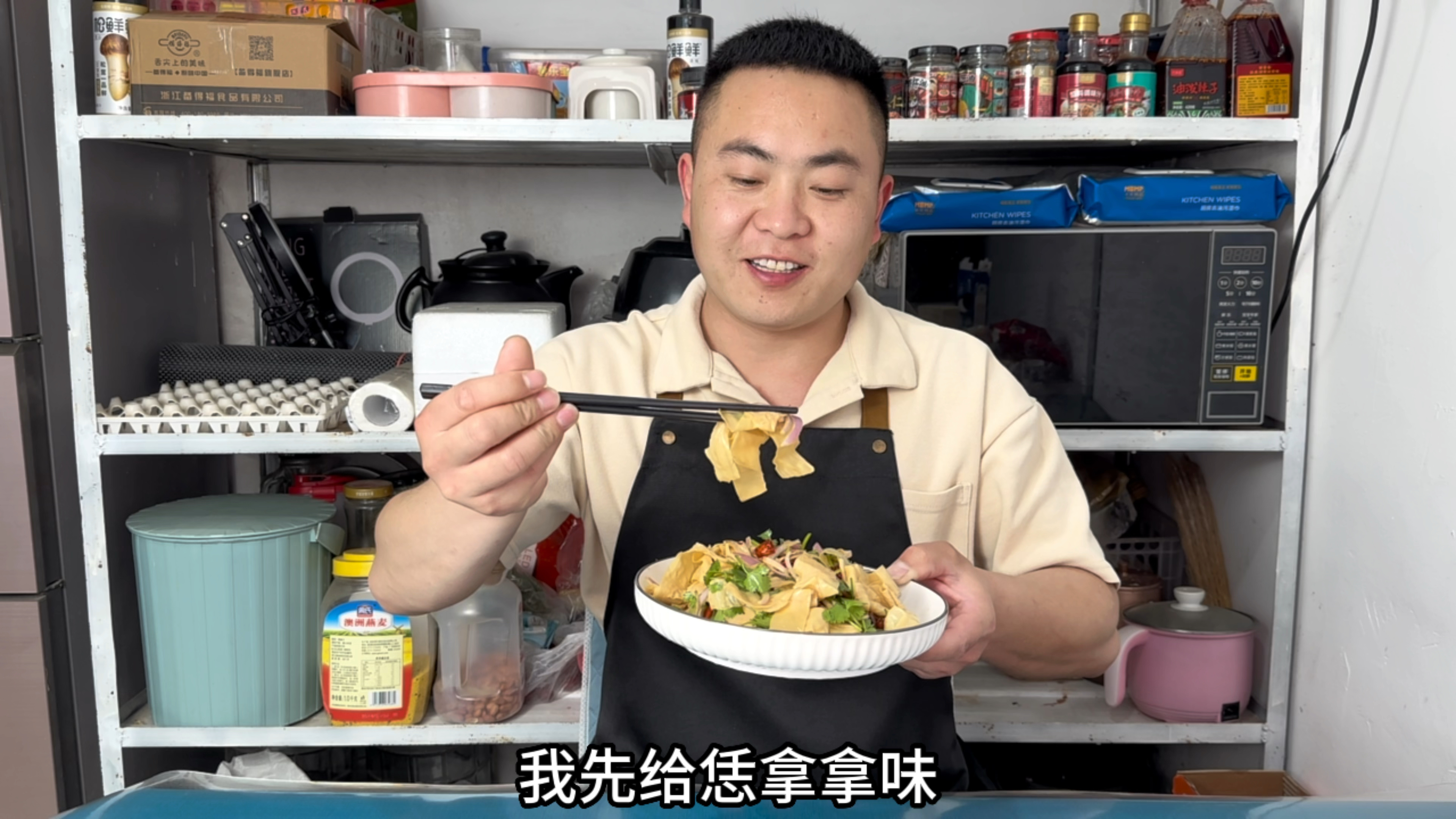 夏天必吃的凉菜凉拌豆皮,一分钟学会,劲道入味,下酒又下饭