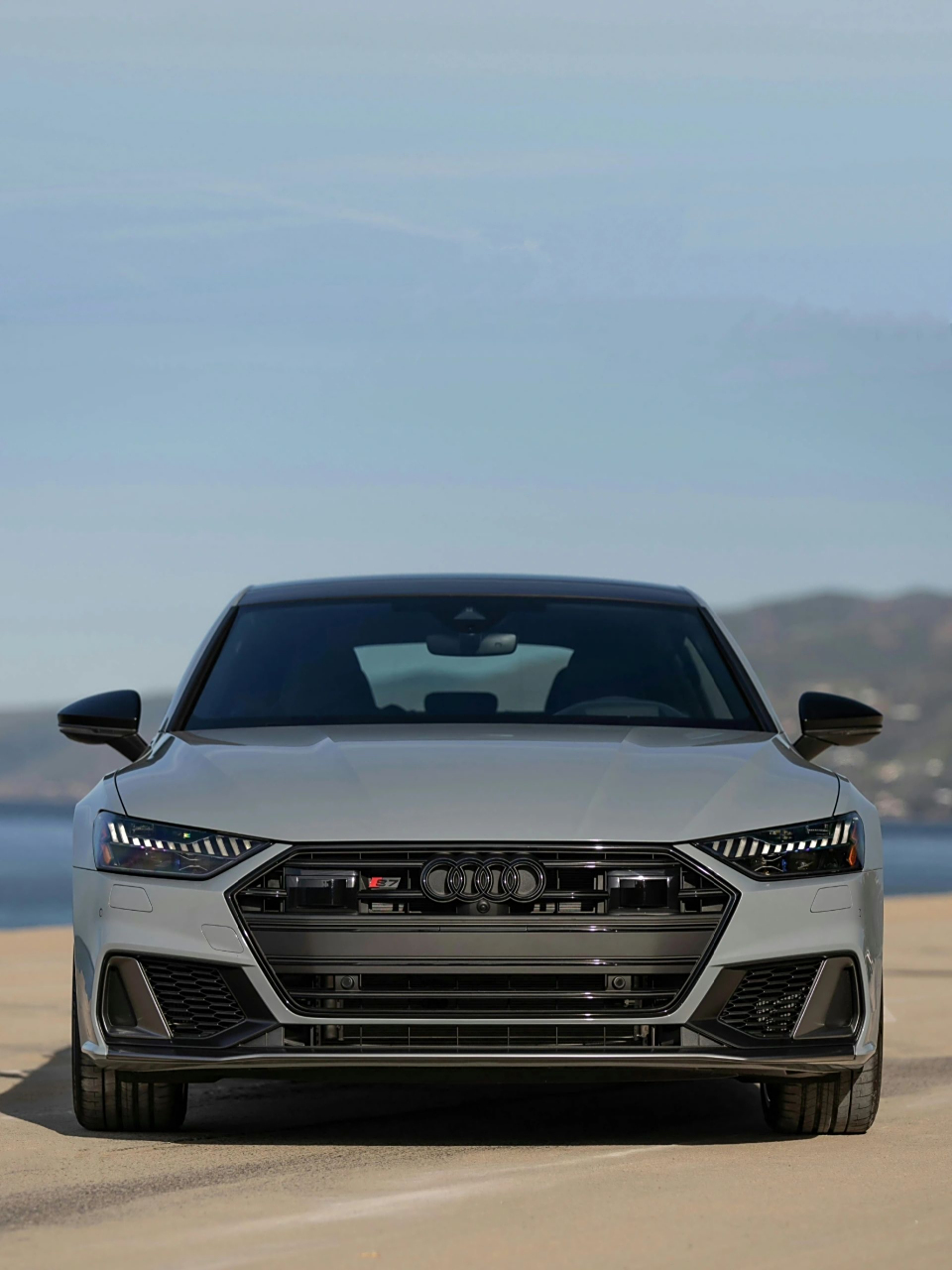 网上的奥迪rs7有很多,那个是痴心妄想 今天带你们看看理想奥迪s7 2.