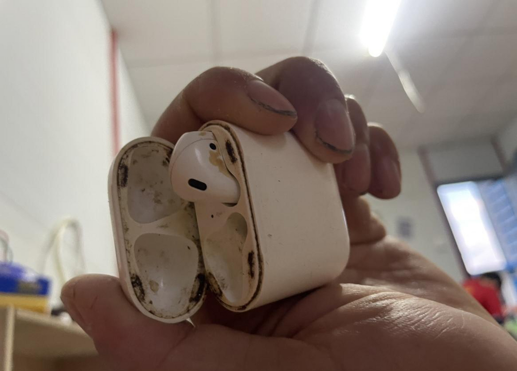 网友们,耳机坏了一个,还有什么补救的办法吗?