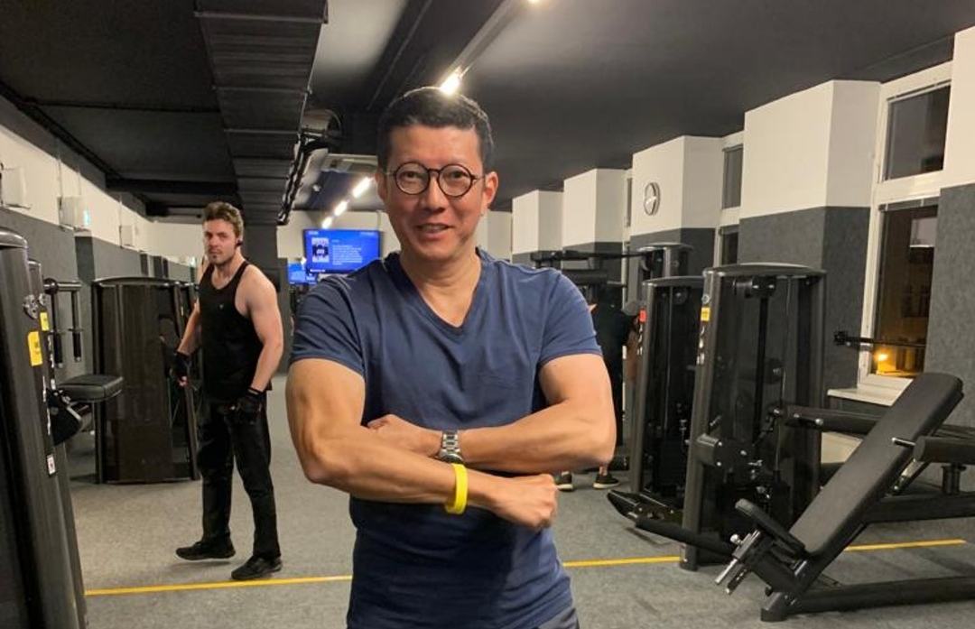 反戈旧主?香港演员杨英伟:tvb老年人当道,不如viutv懂年轻人