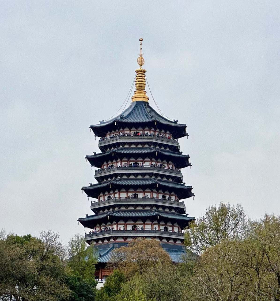 杭州雷峰塔修缮前后对比图