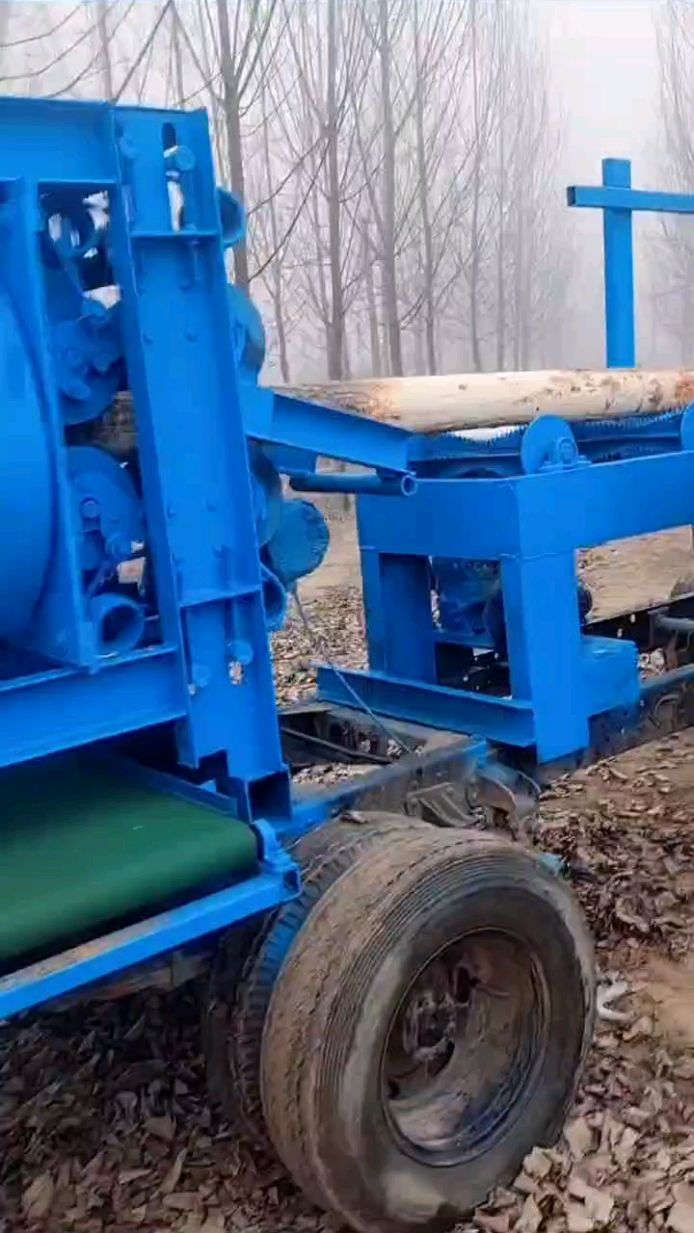 移动式木材剥皮机,全自动进出料,带树皮输送机,可剥杨木松木杉木等