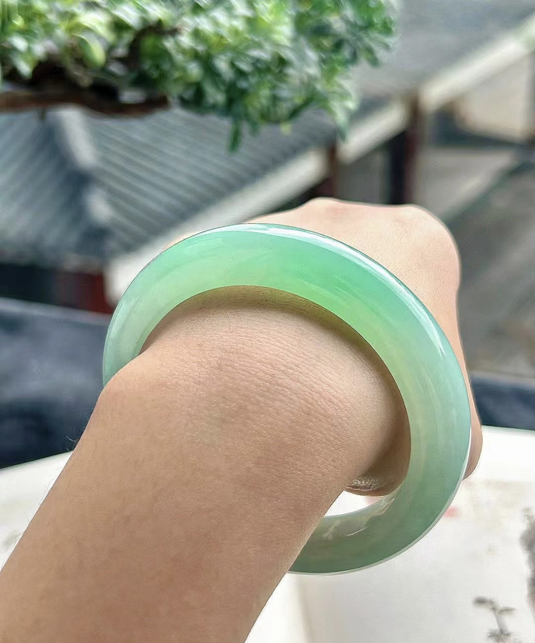 渐变甜果绿正圈手镯,底子冰透细腻,清爽甜美  上手优雅大方～#翡翠