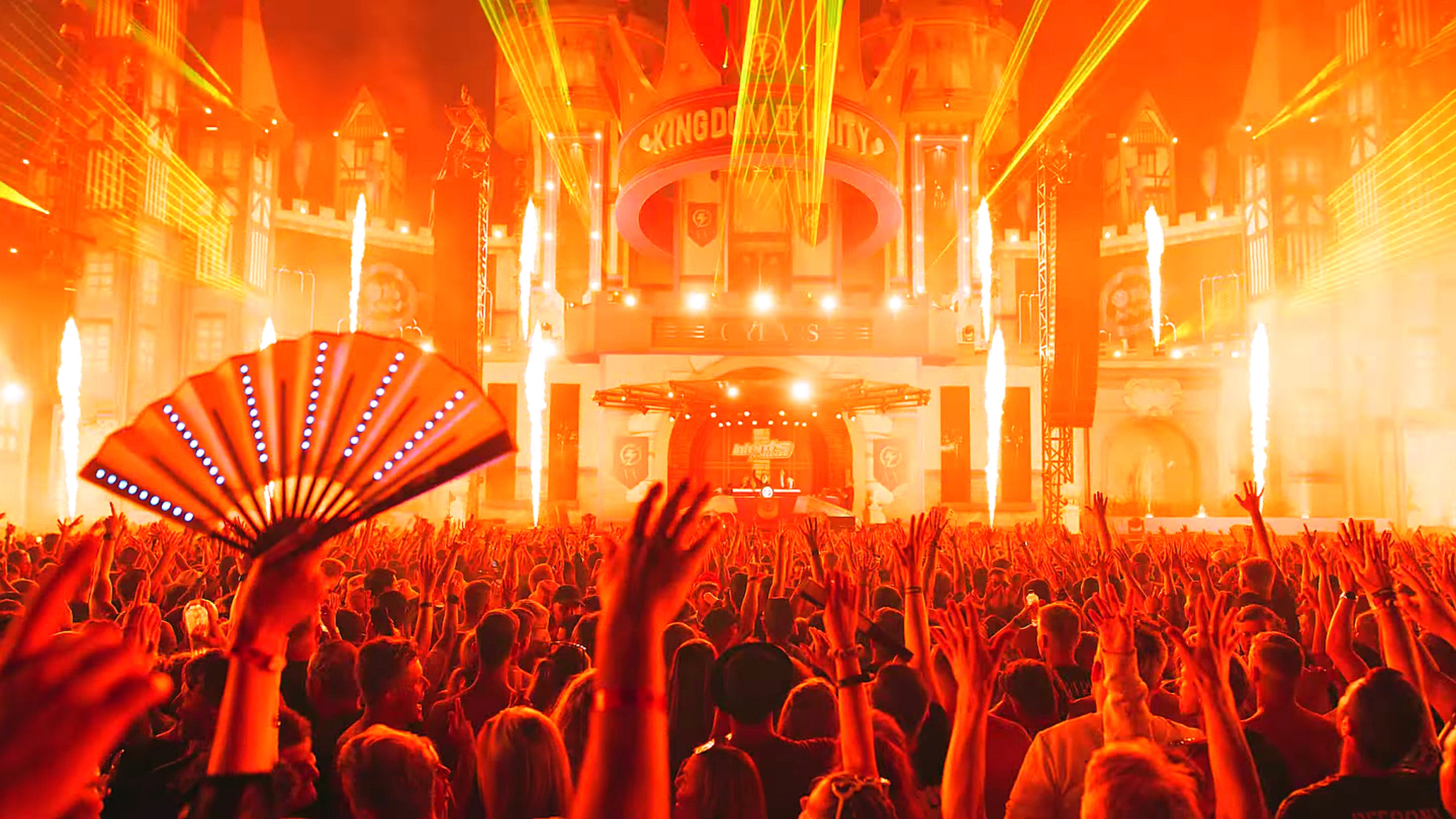 headhunterz,荷兰著名dj和音乐制作人,因为其独特的音乐风格和耳熟能