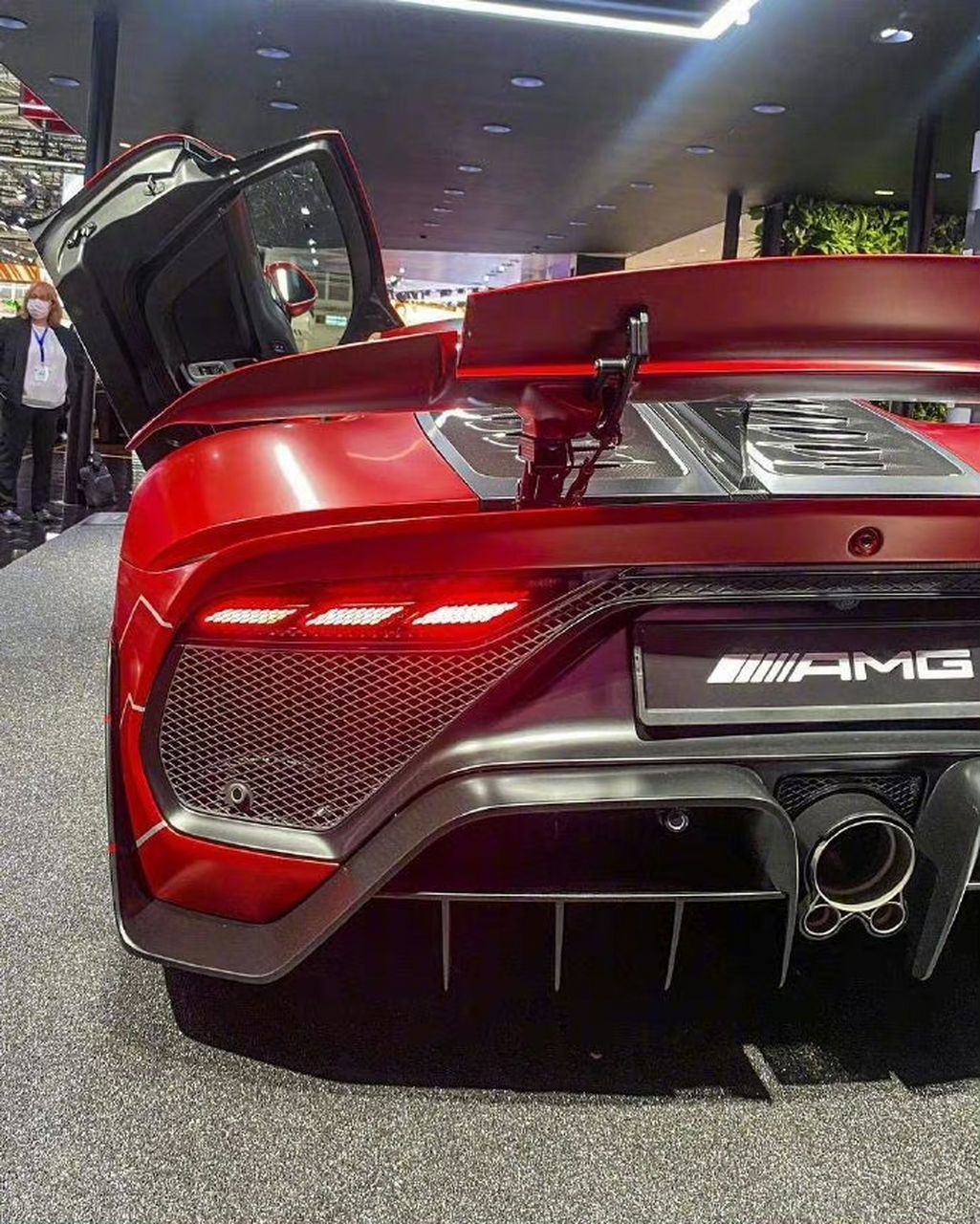 梅赛德斯mercedes amg project one,颜色很赞!