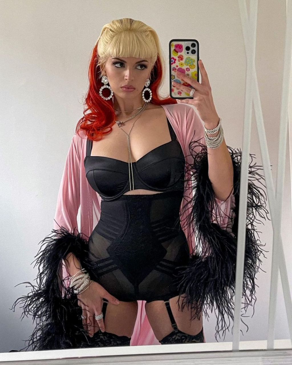 丽贝卡·布莱克(rebecca black)  的自拍秀