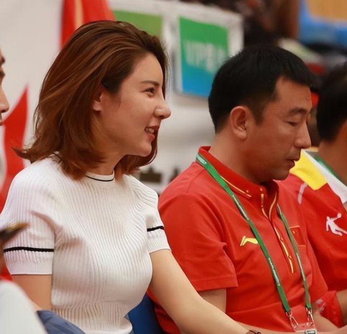 奥运冠军夫妇的爱情传奇:杜丽与庞伟,勇敢面对人生的挑战