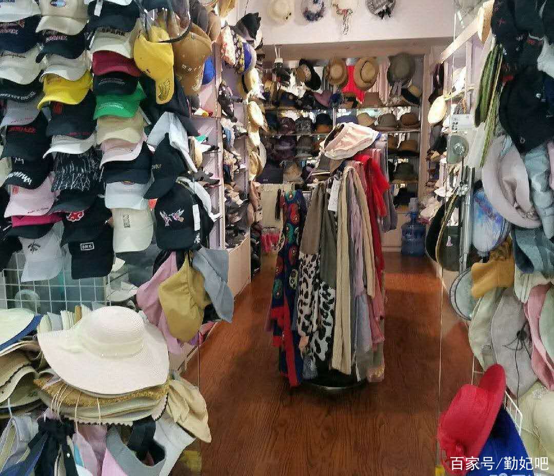 上海市閔行區商場一樓盈利服飾帽子店轉讓