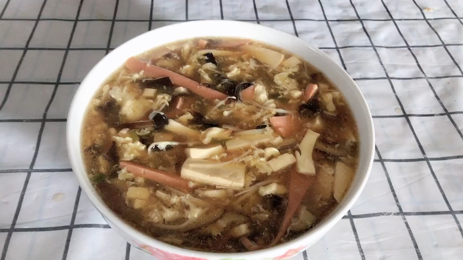 教你家常酸辣汤最好喝的做法,营养鲜香又开胃,一碗不够喝