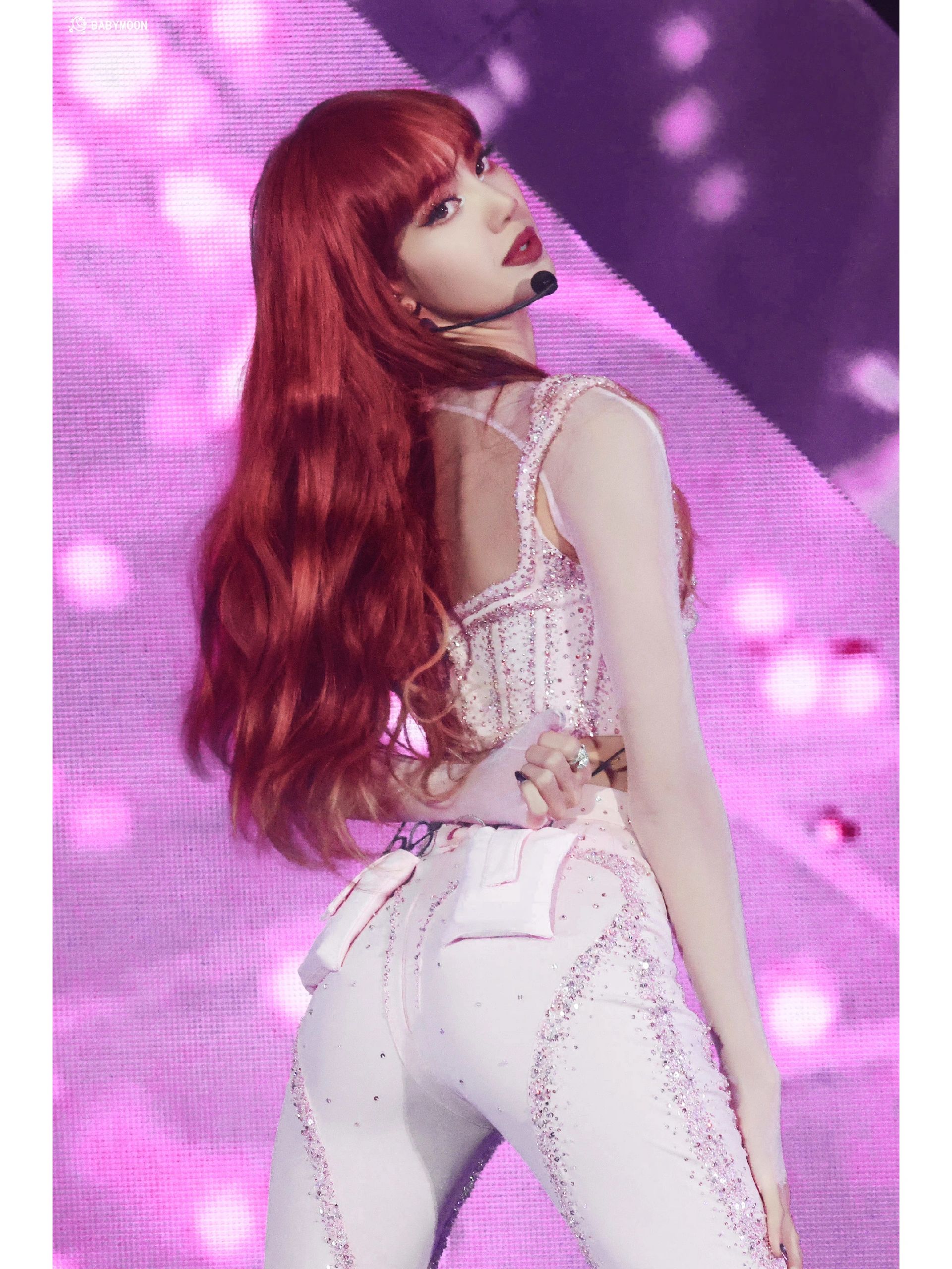 红发小美人鱼登场!lisa惊艳亮相科切拉音乐节