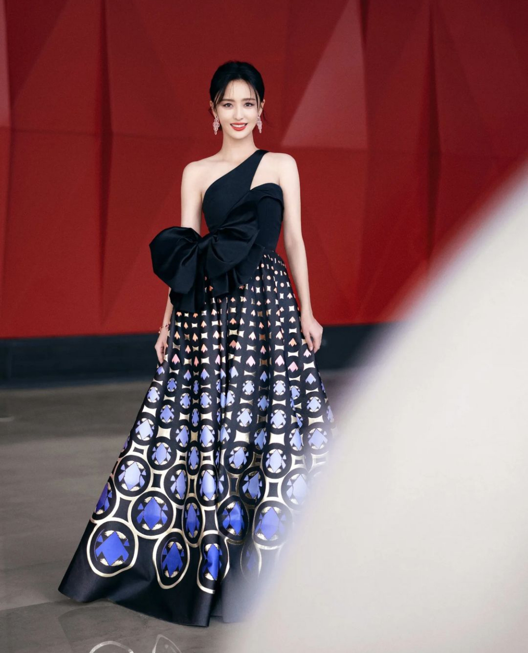 优雅的锡伯族姑娘佟丽娅